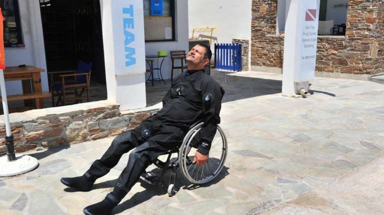 Μάνθος Μάρρας: Κατάδυση στον βυθό με τον πρώτο παραπληγικό εκπαιδευτή