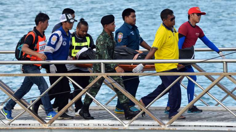 Στους 41 οι νεκροί από τη βύθιση πλοιαρίου στην Ταϊλάνδη