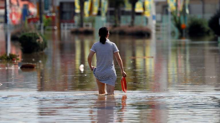 Δεκάδες νεκροί από τις πλημμύρες στην Ιαπωνία - ασύλληπτες εικόνες
