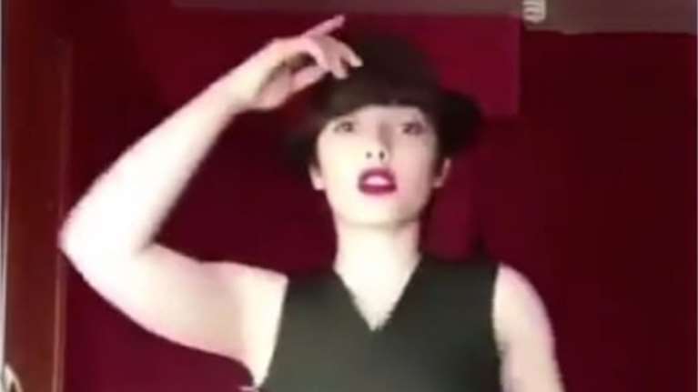 Kύμα συμπαράστασης στην Ιρανή έφηβη που χόρεψε χωρίς μαντίλα στο Instagram