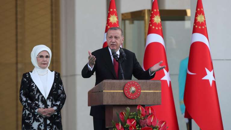 Kαι επίσημα απόλυτος κυρίαρχος της Τουρκίας ο Ταγίπ Ερντογάν
