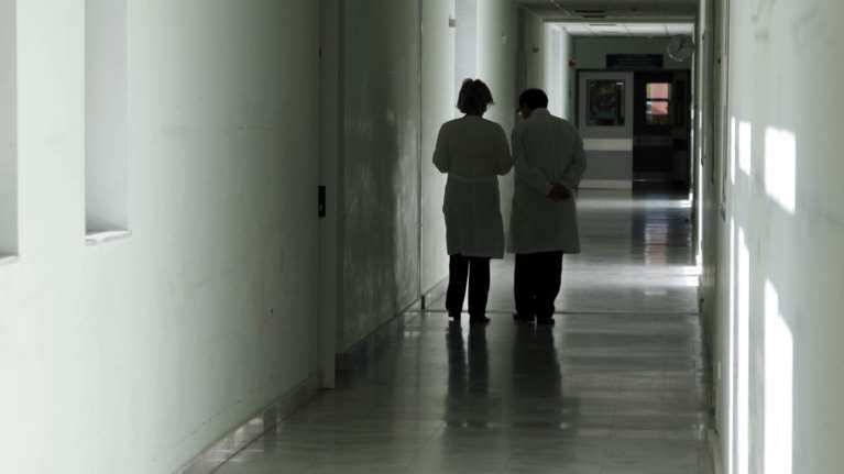 Βανδαλισμοί και επιθέσεις από μεθυσμένους τουρίστες στο νοσοκομείο Ζακύνθου