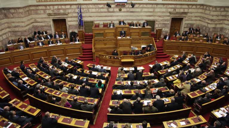 Κατατέθηκε η τροπολογία της ΝΔ για τη μη περικοπή συντάξεων