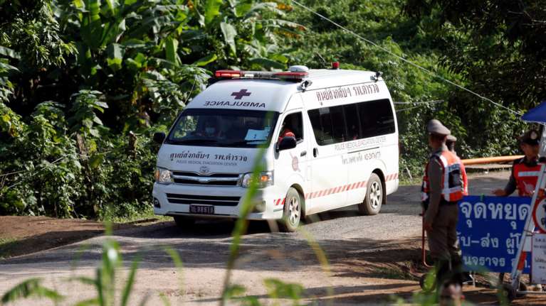 Ξεκίνησε η επιχείρηση για να σωθούν τα τελευταία παιδιά και ο προπονητής