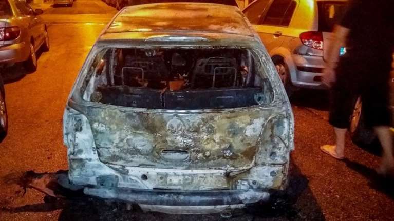 Kινδύνευσαν παιδιά από εμπρησμό ΙΧ στον Κολωνό