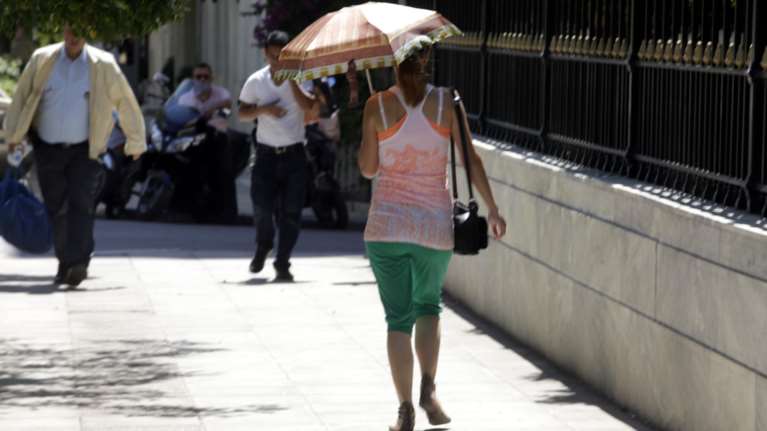 Ζέστη, ανεβαίνει κι άλλο η θερμοκρασία
