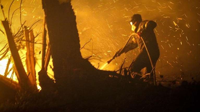 Δεύτερο πύρινο μέτωπο στην Κρήτη - Μάχη με τις φλόγες στην Ιεράπετρα