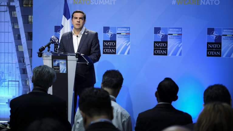 Η ΚΝΕ τρολάρει στον Τσίπρα - Το ΝΑΤΟ και οι &quot;Δύο Ξένοι&quot;