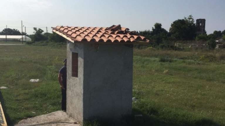 Διαρρήκτες ξήλωσαν σκεπή για να μπουν να κλέψουν (φωτο)