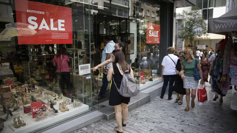 Εκπτώσεις πριν τις... εκπτώσεις: Ξεκίνησε νωρίτερα η μάχη των προσφορών από τις μεγάλες αλυσίδες