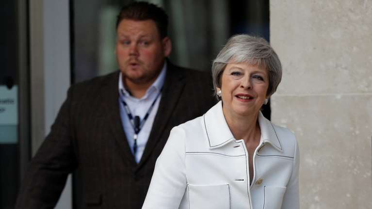 Tραμπ σε Μέι: Μη διαπραγματευτείς με την ΕΕ-μήνυσέ τους!