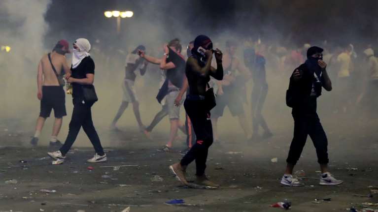 Σοβαρά επεισόδια στη Γαλλία μετά την κατάκτηση του Μουντιάλ (φωτο)