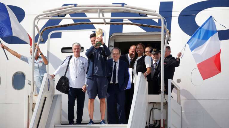 Υποδοχή ηρώων στη Γαλλία για τους παγκόσμιους πρωταθλητές (εικόνες)