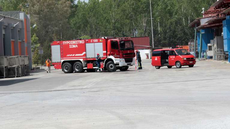 Φωτιά σε εργοστάσιο στο Μενίδι