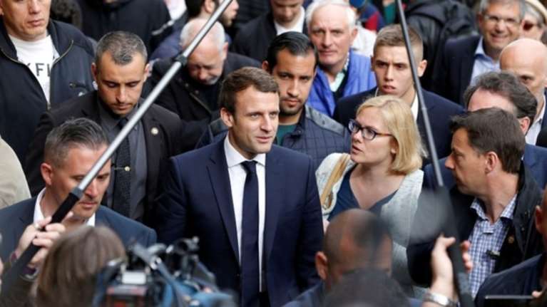 Γαλλία: Έρευνα σε συνεργάτη του Μακρόν για επίθεση σε διαδηλωτή -vid