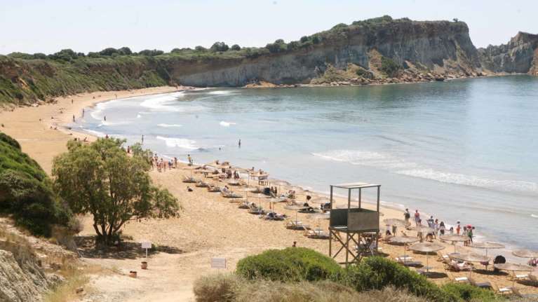 Σοκ στον τουρισμό: Απέσυραν όλες τις γαλάζιες σημαίες από τη Ζάκυνθο!