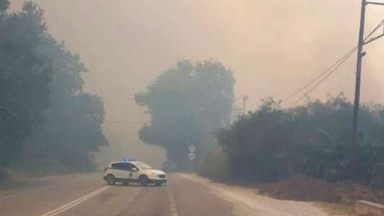Ανεξέλεγκτη  φωτιά στα Χανιά, πνέουν δυνατοί άνεμοι ΕΙΚΟΝΕΣ
