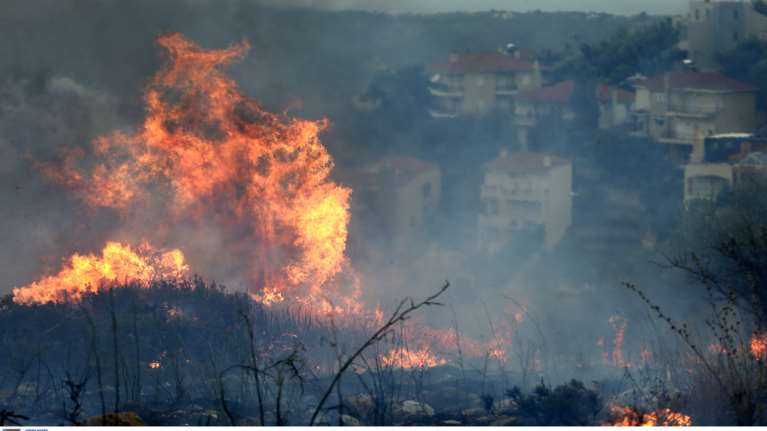 Σε ασφαλή σημεία στην παραλία του Αγίου Ανδρέα τα παιδιά των κατασκηνώσεων