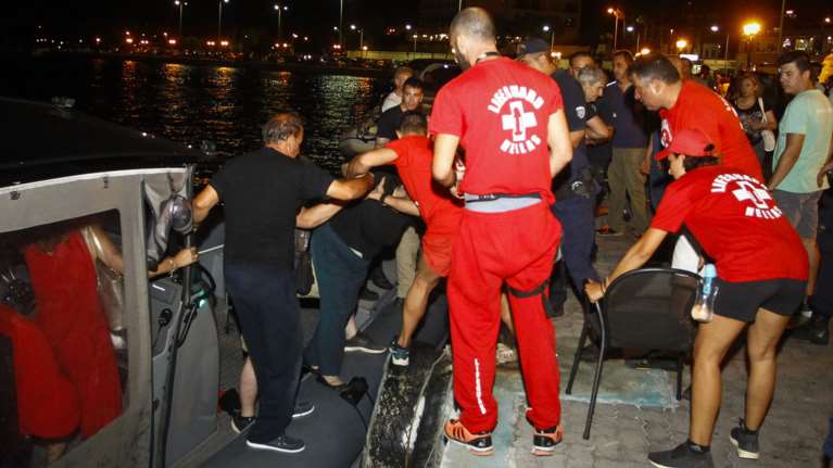 Το Λιμενικο και ιδιωτικά σκάφη απεγκλώβισαν 696 άτομα [φωτό]