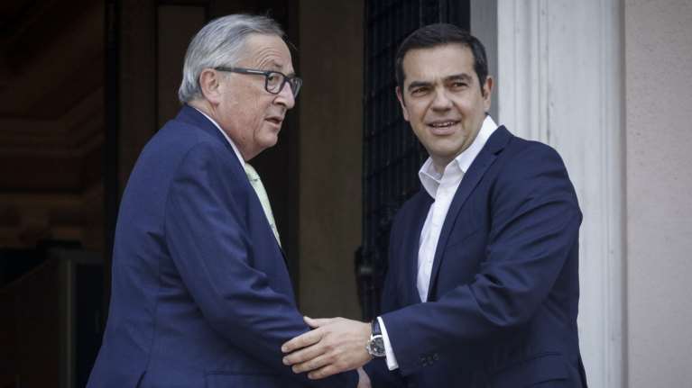 Επαφές Τσίπρα με Γιούνκερ και ξένους ηγέτες για τις φωτιές