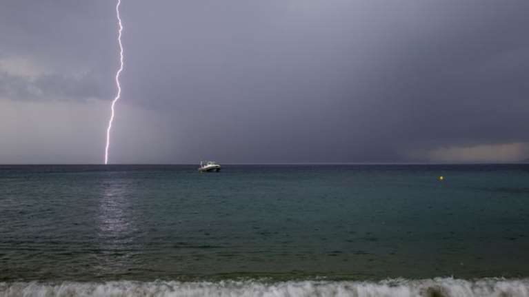 Συνεχίζεται ο άστατος καιρός με βροχές και καταιγίδες