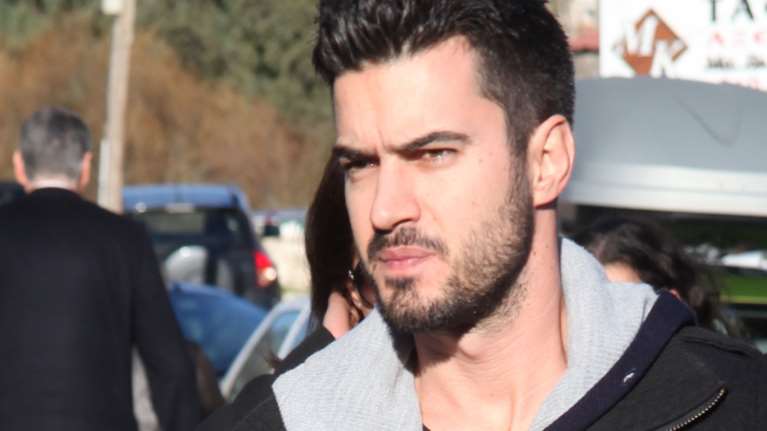 "Τι να κάνω τη συμπόνοια, τις σημαίες που κυματίζουν μεσίστιες;"