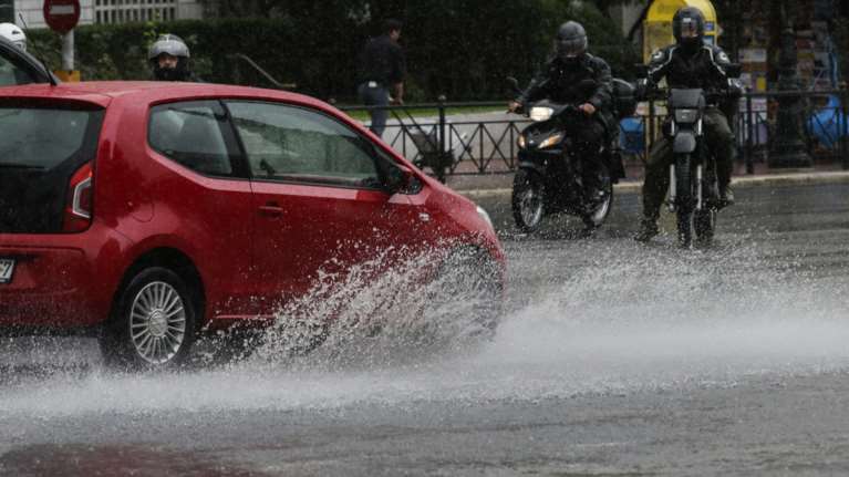 Ισχυρή καταιγίδα στην Αθήνα - Έκτακτο δελτίο της ΕΜΥ