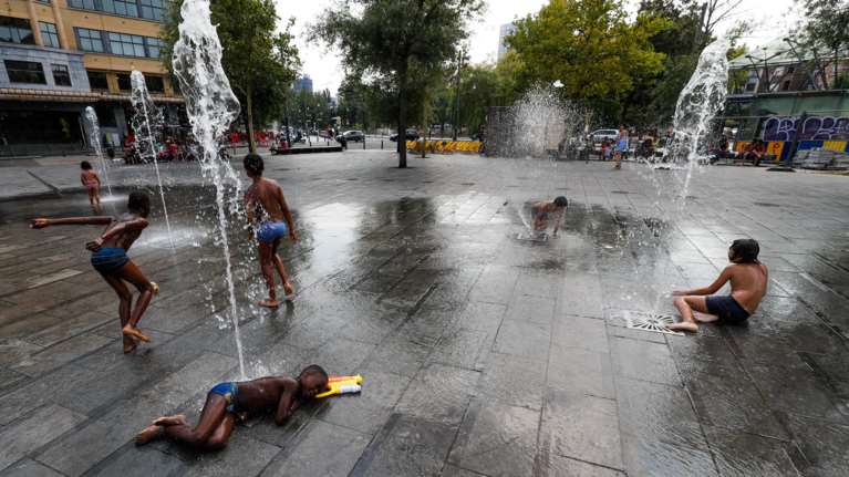 Ευρώπη: Σε κλοιό καύσωνα παραμένουν πολλές χώρες