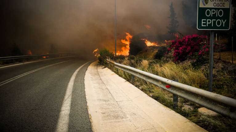 Σε ύφεση οι τελευταίες πυρκαγιές σε Κινέτα και Κύθνο