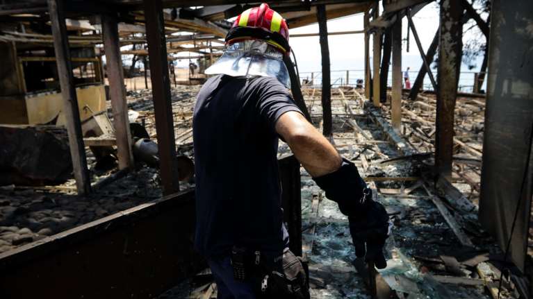 Σοκ: Το νεκρό βρέφος στο Μάτι ήταν παιδί πυροσβέστη που επιχειρούσε