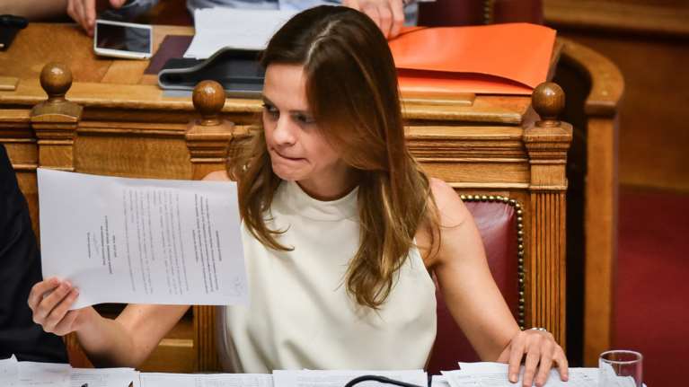 Αχτσιόγλου: Προτεραιότητα η έκδοση συντάξεων των πυρόπληκτων