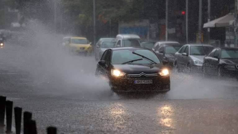 Θεσσαλονίκη: Συνεχίζονται οι ισχυρές βροχές και καταιγίδες