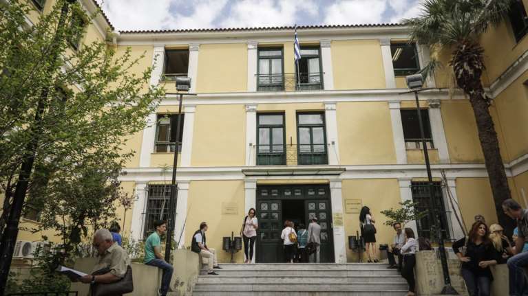 Αρχίζει η έρευνα της Δικαιοσύνης για τη φονική πυρκαγιά