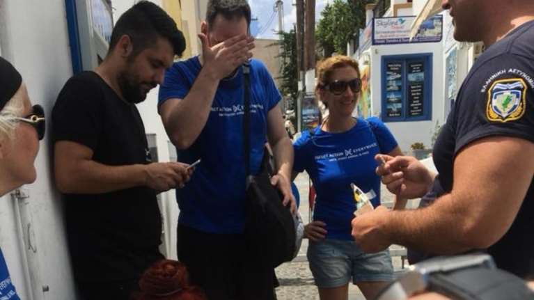 Σαντορίνη: Επίθεση σε διαμαρτυρία για κακοποίηση στα γαϊδουράκια φωτό video