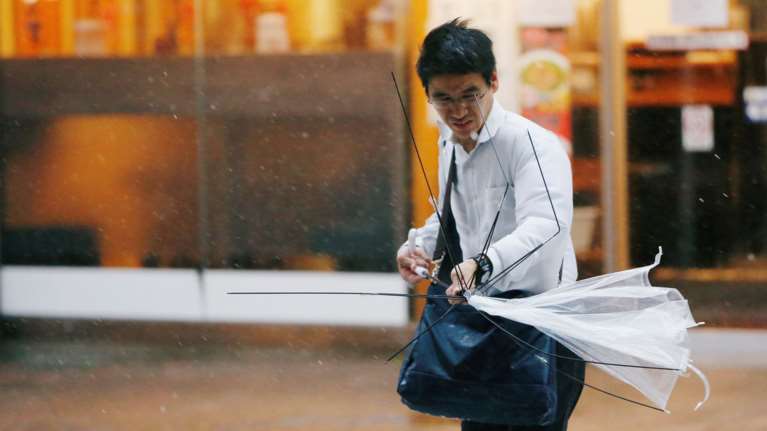 Ιαπωνία: Μετά τις φονικές πλημμύρες, επίθεση  ισχυρού τυφώνα