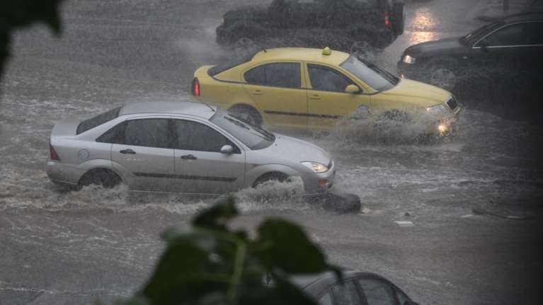 Δρόμοι κλειστοί στην κυκλοφορία από την έντονη βροχόπτωση