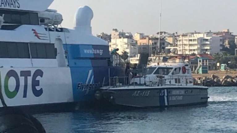 Ραφήνα: Εκκενώθηκε το Flyingcat 4, προσέκρουσε στο λιμάνι