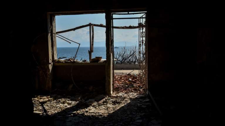 Πυρκαγιές: Η Εισαγγελέας θα καλέσει και ιδιοκτήτες ακινήτων για τις άδειες