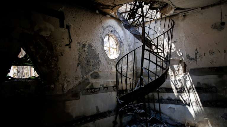 Νέα μέτωπα και πολιτικές κόντρες μια εβδομάδα μετά τις φωτιές