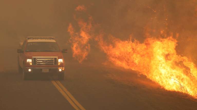 ΗΠΑ: Οι πυροσβέστες κερδίζουν έδαφος στη μάχη με τις φλόγες