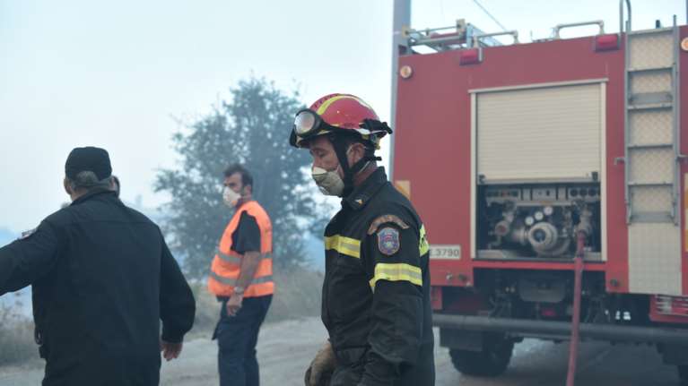 Κανένας κίνδυνος από τη φωτιά στη Ρόδο, κοντά στο χωριό Σάλακος