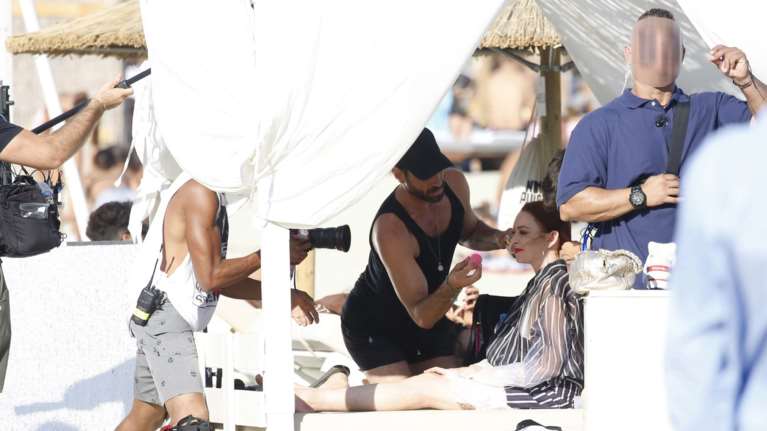 Οι πρώτες εικόνες από τα γυρίσματα του ριάλιτι της Λίντσεϊ Λόχαν στη Μύκονο