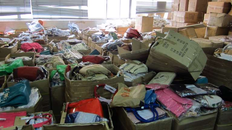 &quot;Μπόμπες&quot; και προϊόντα &quot;μαϊμού&quot; στη δαγκάνα του ΣΔΟΕ