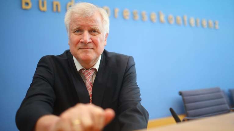 «Κάντο σαν τον Τραμπ»: Ο Ζεεχόφερ επιστρατεύει το Twitter