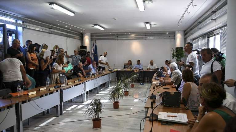 Δημοτικό Συμβούλιο Μαραθώνα, νέες βολές σε Ηλία Ψινάκη