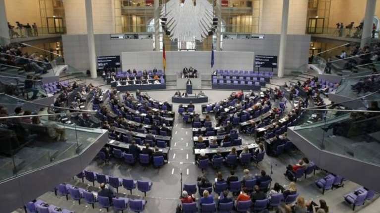 Deutsche Welle: Η γερμανική αντιπολίτευση για την έξοδο από τα μνημόνια