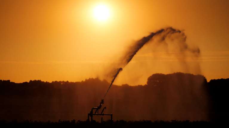 Ο καύσωνας πλήττει την Ευρώπη - Υψηλές θερμοκρασίες και φωτιές (φωτό)
