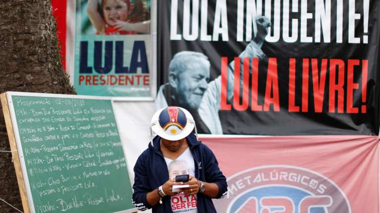 Βραζιλία: Aπό τη φυλακή ο Λούλα διεκδικεί τρίτη προεδρική θητεία