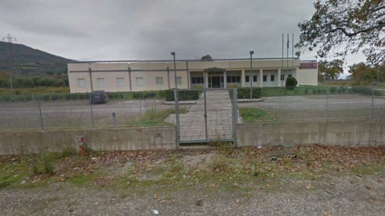 Πέθανε αβοήθητος στα Καμένα Βούρλα, κλειστό το Κέντρο Υγείας