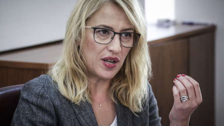 Αρνείται η Ρένα Δούρου να συγκαλέσει το περιφερειακό συμβούλιο